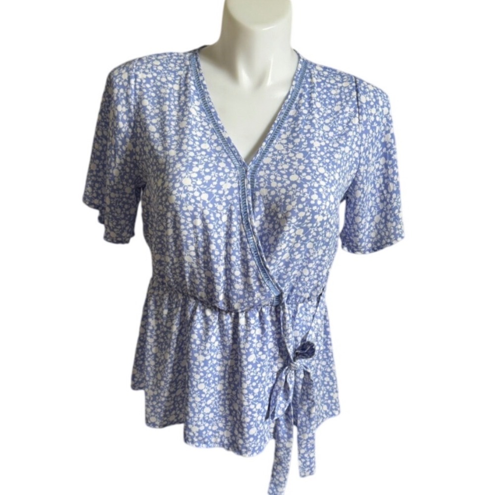 Sienna Sky Blue White Floral Peplum Blouse V-Neck Crochet Trim Top Size Large